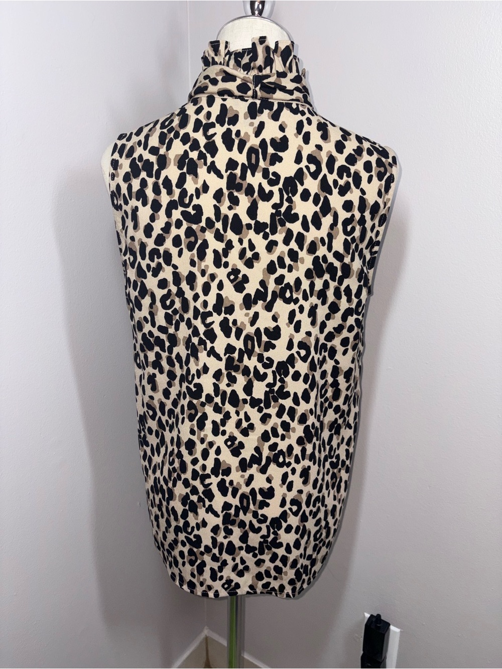 Halogen Sleeveless Tie Neck Leopard Print Blouse Careerwear Formal Size Small - Picture 16 of 16